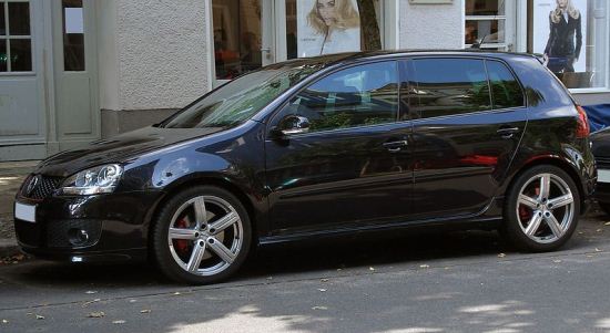 VW Golf GTI Pirelli